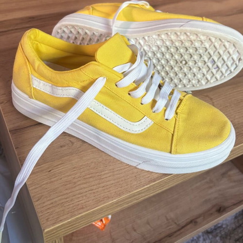 Girls' yellow athletic shoe size 37 like new