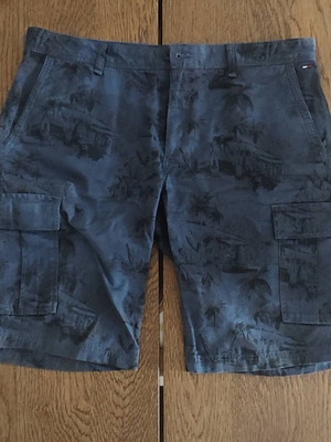 Tommy Hilfiger men's denim tropical print bermuda shorts, size 34