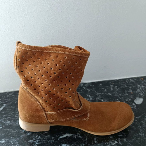 Camel suede handmade boots like new, size 38