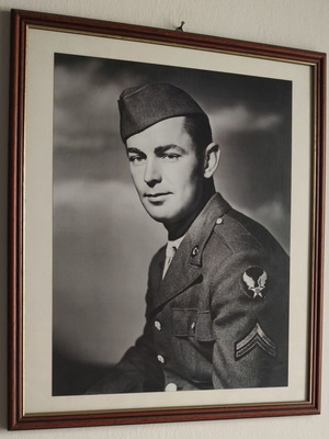 Vintage φωτογραφία του Alan Ladd σε κορνίζα με στολή της Αεροπορίας Στρατού των ΗΠΑ, 48 x 40 εκ.