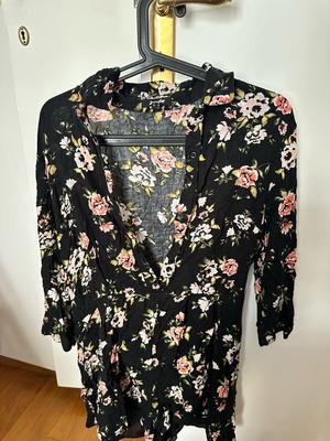 Jennyfer floral jumpsuit small size used, black