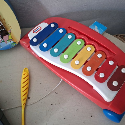 Musical children's instruments used, red one not working well