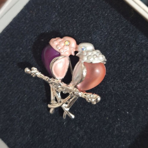 Vintage lovebirds brooch pin used, pink and silver
