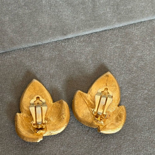Trifari vintage clips earrings used, gold plated