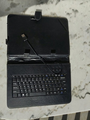 Universal tablet case 7" with USB keyboard used, black
