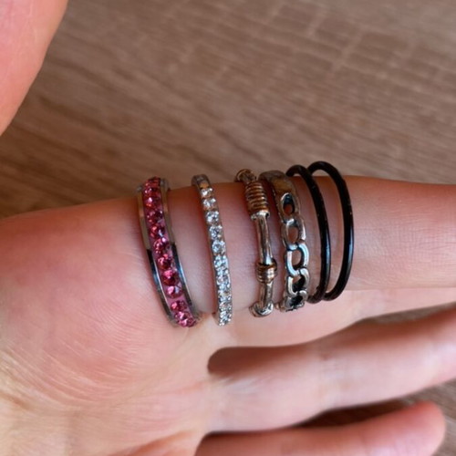 Set of 6 rings used, silver, black and pink colors