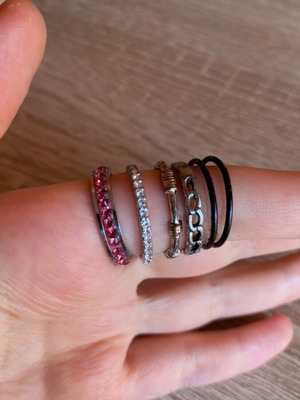 Set of 6 rings used, silver, black and pink colors