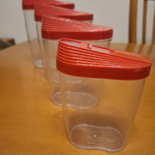 Set of 8 food storage containers like new