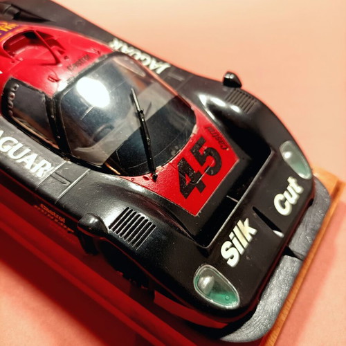 Jaguar XJR plastic model 1/24 new with wooden beech base