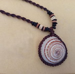 Shell pendant like new