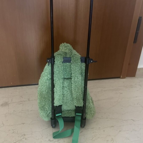 Children's dinosaur bag with wheels like new
