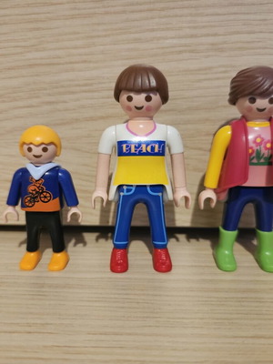 Φιγούρες Playmobil μεταχειρισμένες, σετ 3, 2 γυναικείες και 1 παιδάκι