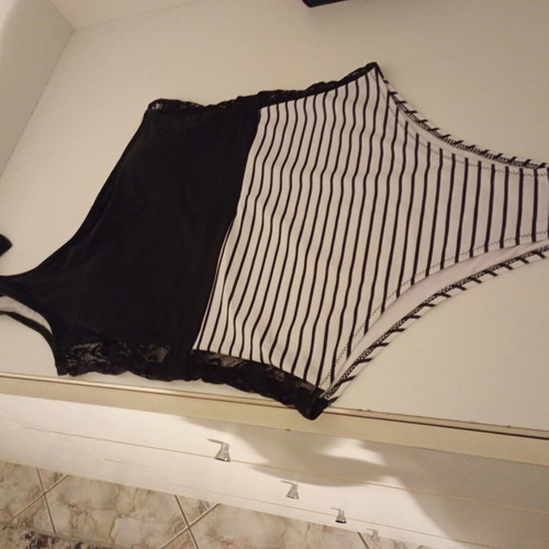 Dress size L 40 with lace and side bow made to order, black and white
