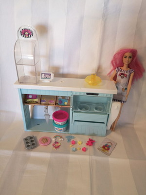 Barbie ζαχαροπλαστείο με κούκλα και αξεσουάρ
