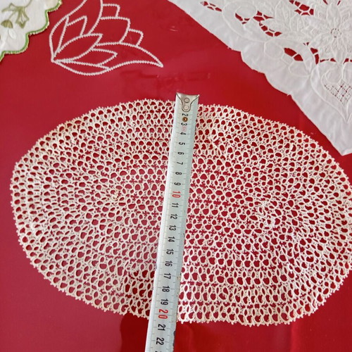 Set of 6 vintage tray and decoration doilies like new