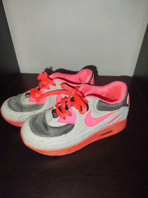 Παιδικά παπούτσια Nike αθλητικά σαν καινούργια, νούμερο 28, πολύχρωμα