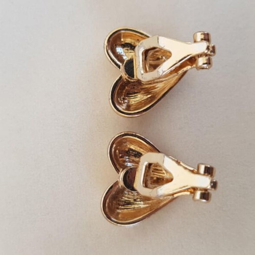 Clip-on earrings used with some imperfections