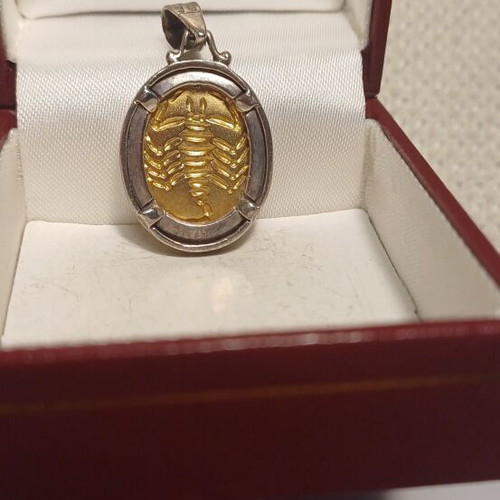 Lalaounis Scorpio Pendant necklace like new, gold and silver