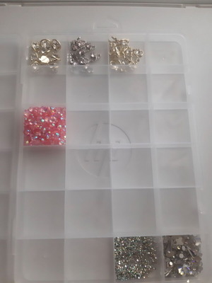 Θήκη με διακοσμητικά νυχιών 3D Charms νέα