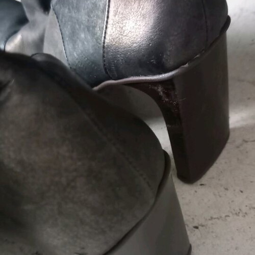 Vintage leather boots with burgundy zipper, like new, size 36