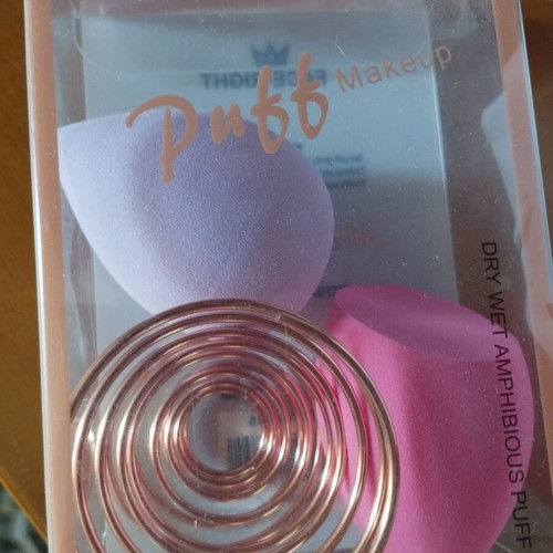 Beauty blender in excellent condition, never used