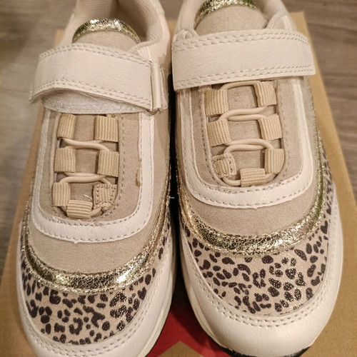 Sprox kids athletic shoes new, size 31