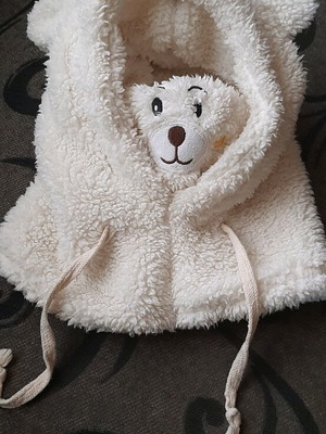 Bear hat like new, one size, white beige