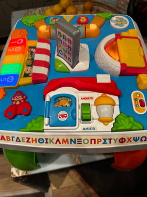 Εκπαιδευτικό τραπεζάκι Fisher-Price μεταχειρισμένο, για ηλικίες 6-36 μηνών