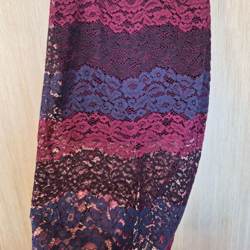 Bar III lace pencil skirt like new, size M, red and blue