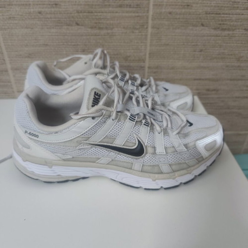 P-6000 Nike shoes size 40 like new