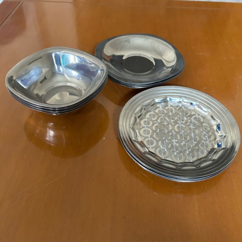 Tin plate set used, 6 bowls and 12 plates
