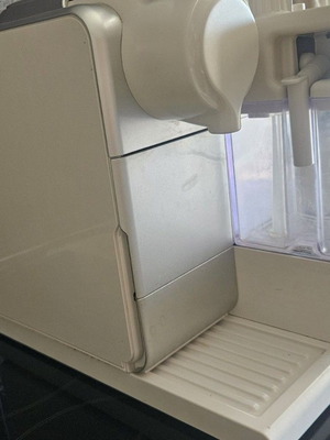 DeLonghi Nespresso Lattissima Touch coffee machine used