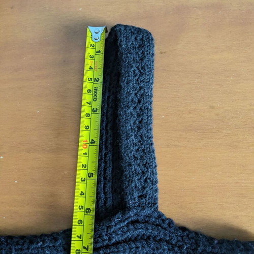 Benetton wool crop top black like new, size Medium