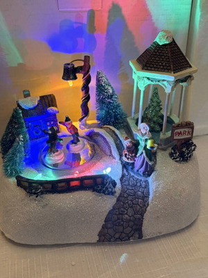 Christmas Village with LED Music and Movement, New, 18x13x13cm