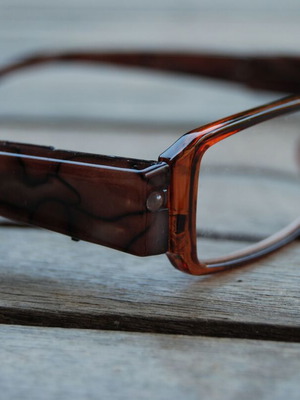 Flash glasses +2.5 used with LED and case, brown