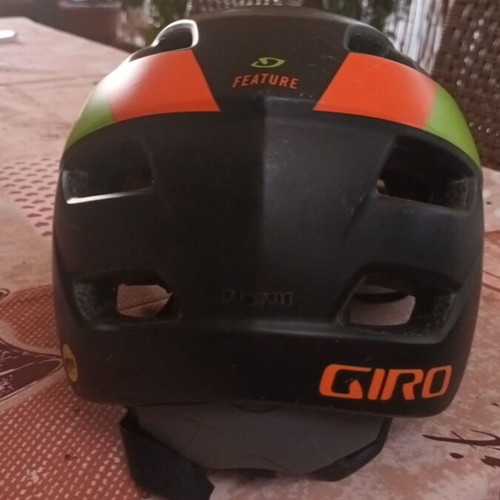 Giro Feature MIPS Kids Bicycle Helmet like new