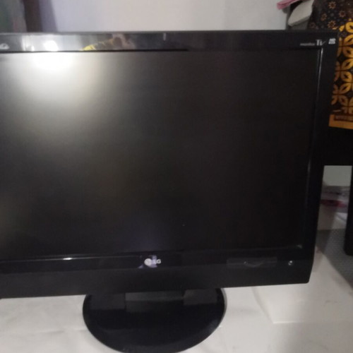 LG Flatron 21" Monitor like new, suitable for computers