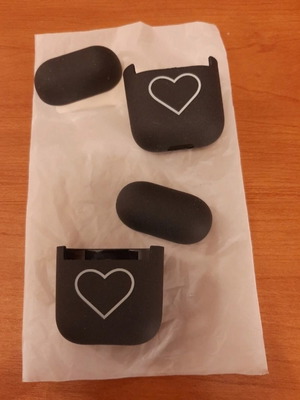 Airbods case used, set of 2 pieces