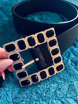 Belt with gold buckle like new, black and gold