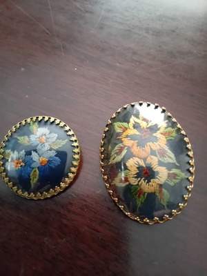 Vintage women's pins like new, multicolor, set of two