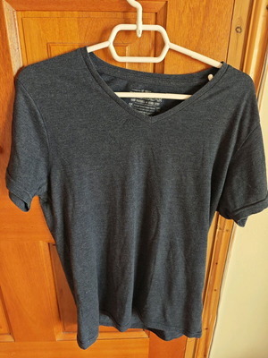 Pull&Bear μπλούζα με V λαιμόκοψη σε χρώμα heathered charcoal μέγεθος S μεταχειρισμένη