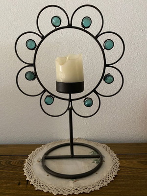Sunflower-Shaped Candle Holder used with blue glass beads and free electronic candle
