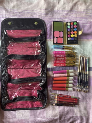Cosmetics set new with 11 lipsticks, 5 lip pencils, 7 double eye pencils, eyeliner, mini eyeshadow palette, blush, lip balm, and gift pouch