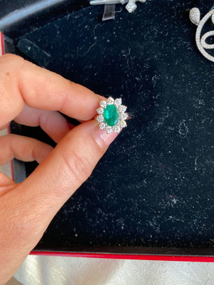 Ring with diamonds and emerald new, 18K, 7.28 g