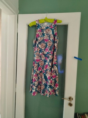 H&M All Time Classic Tropical Flowers Summer Dress like new, medium
