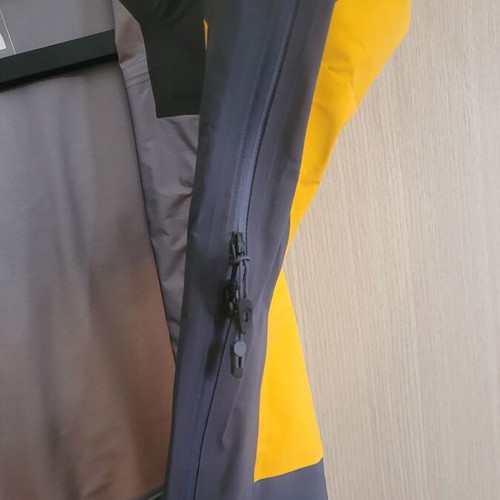 The North Face Gore-Tex Mountaineering Jacket L with Hood and Vents