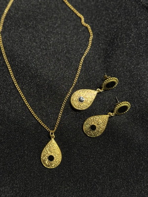 Necklace and earrings set like new, black gold