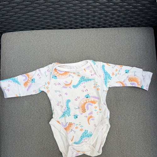 Long-sleeve baby bodysuits 0-1M & 0-3M