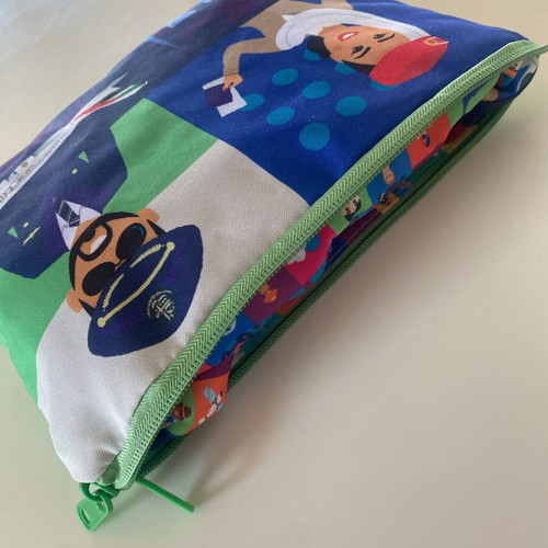 Emirates kids backpack like new, foldable