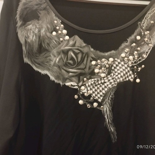 Batida women's black blouse with design and pearls like new, L/XL